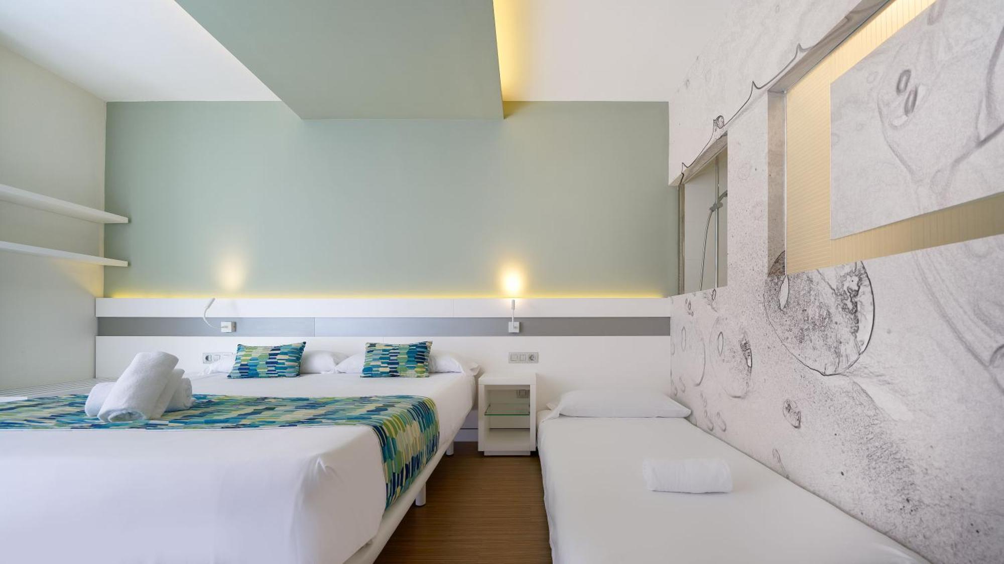 Habitación Triple con balcón