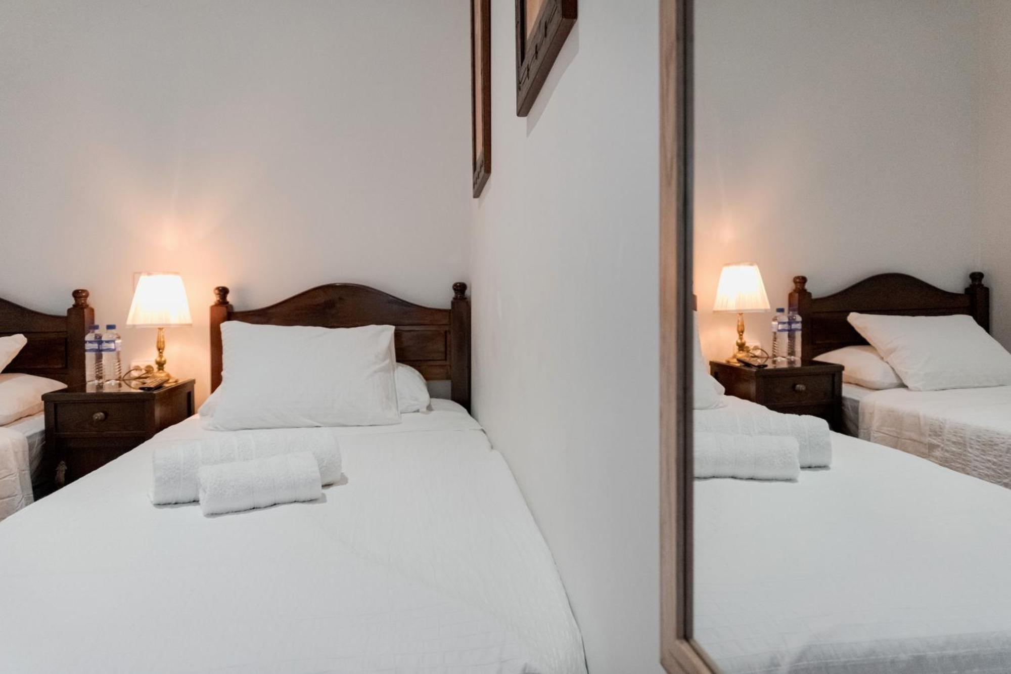 Twin Room with Shared Bathroom,1593816512:JPEG