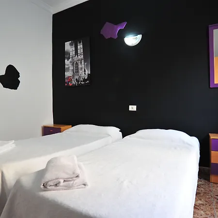 Alcaravaneras Hostel-2